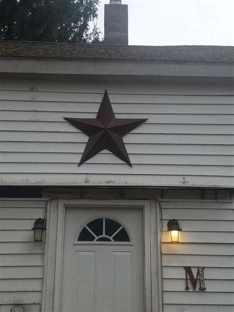 mounting stars on houses